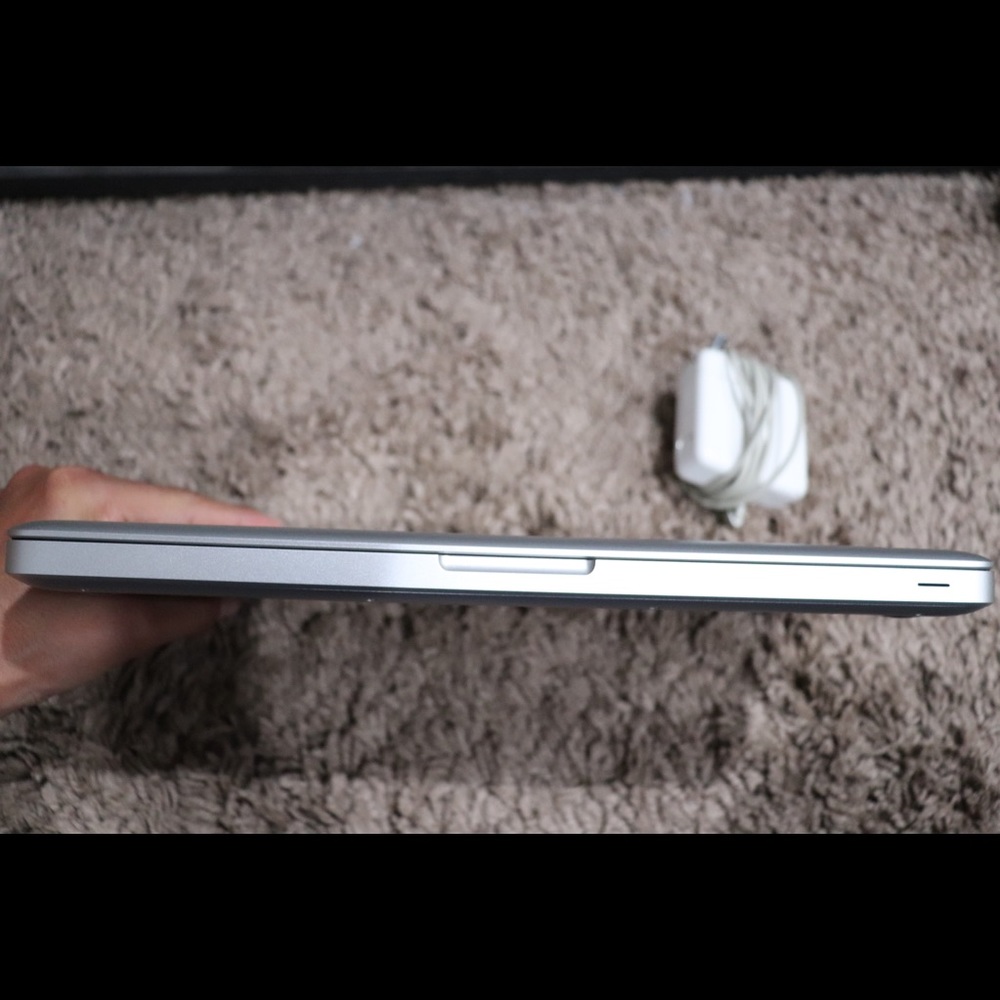MacBook Pro - Picture 5 of 8